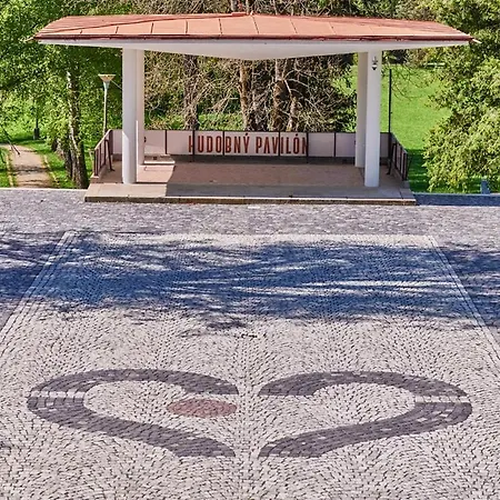 Palace - Kupele Szliács